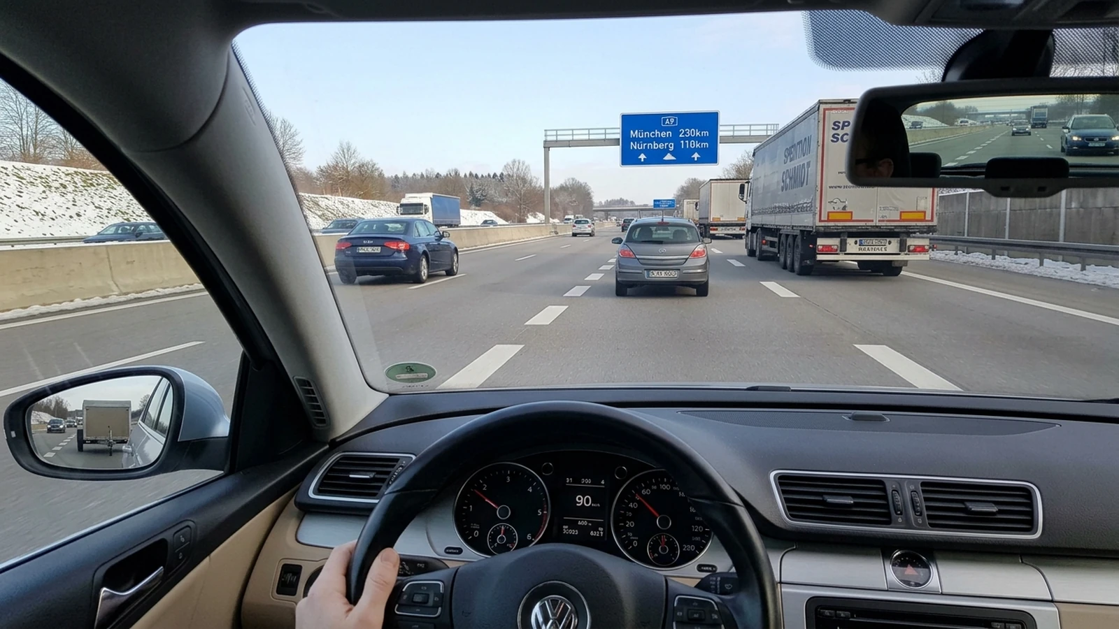 Linker Fahrstreifen außerorts