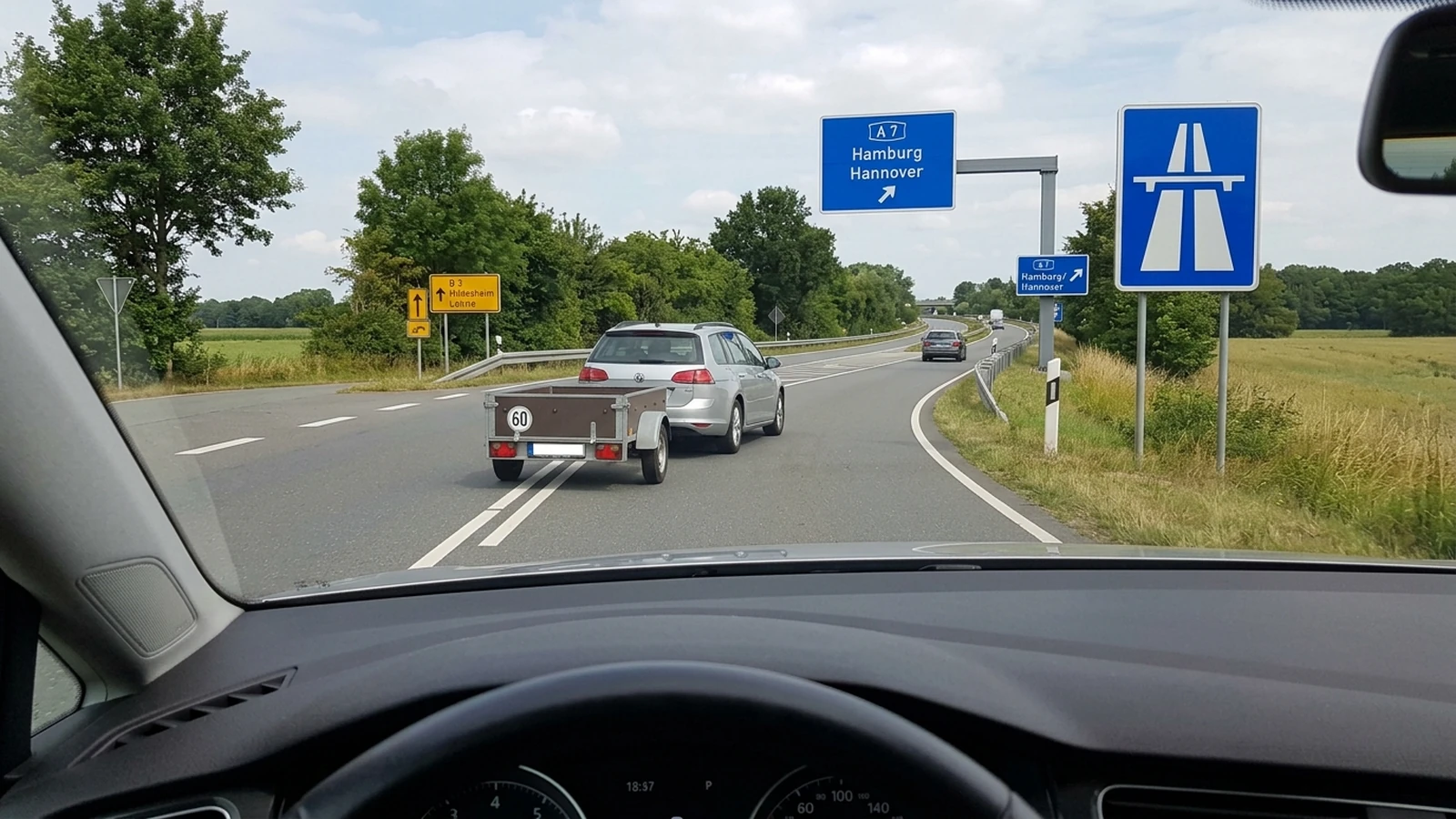 Pkw mit Anhänger Autobahn
