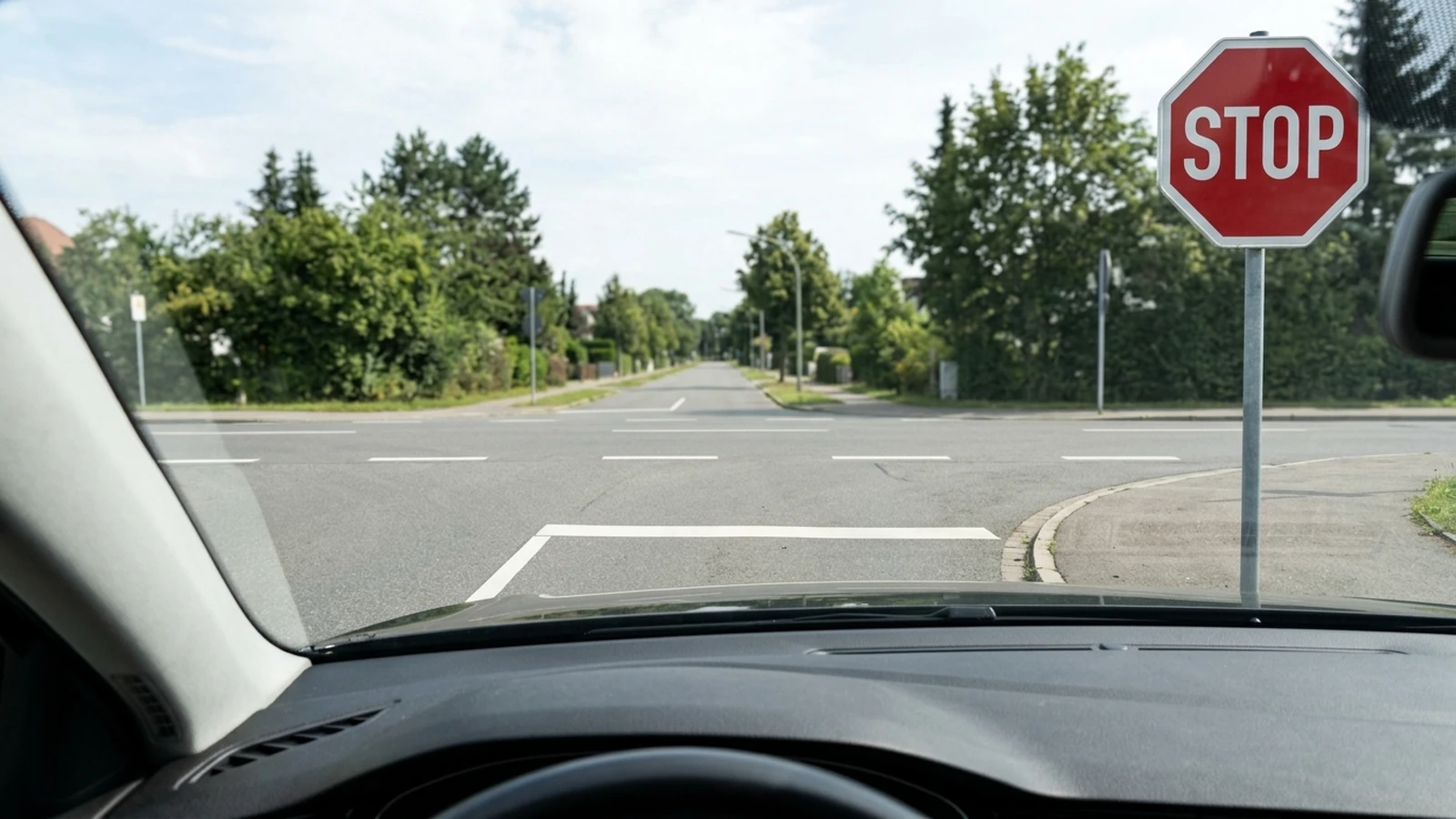 STOP trotz leerer Straße