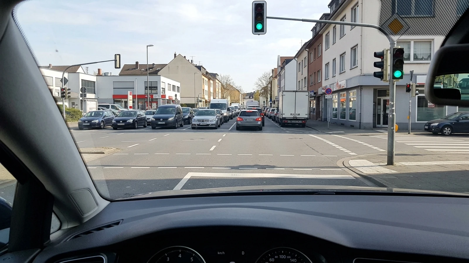 Grün, aber Kreuzung blockiert