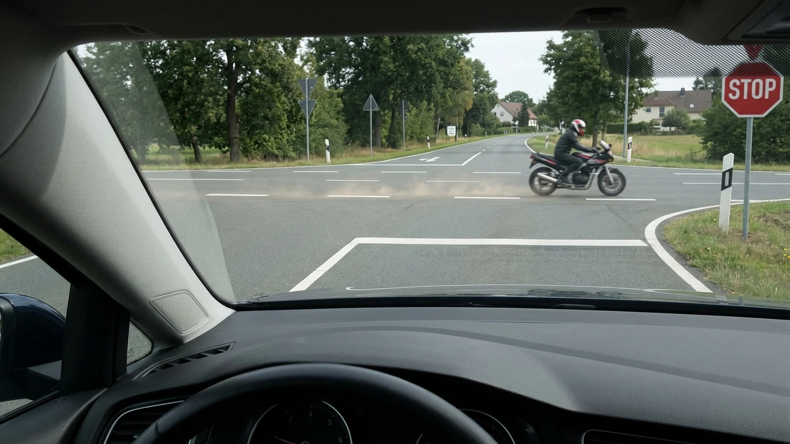 Schnelles Motorrad nähert sich
