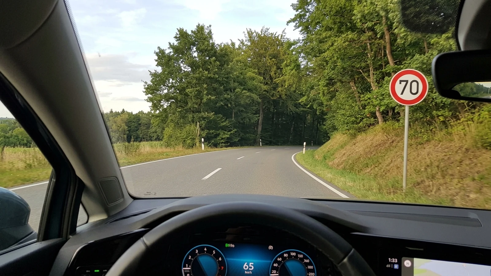 70 erlaubt, Kurve nicht einsehbar