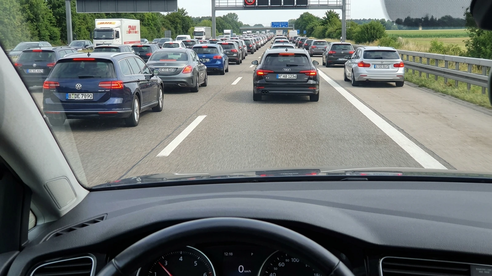 Autobahnstau rechts schneller